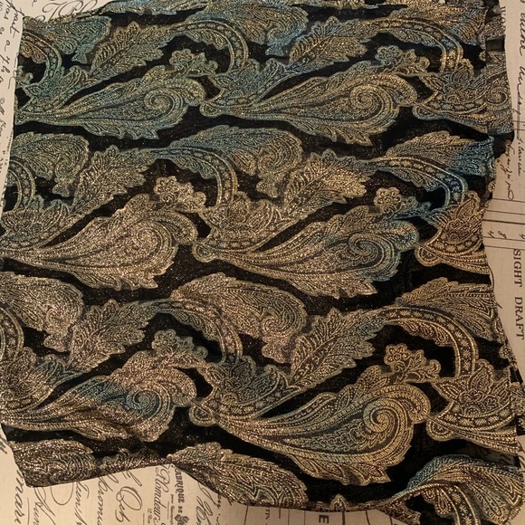 SOLD Dressy stunning scarf - Picture 5 of 7